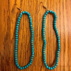 Fun turquoise beaded earrings.